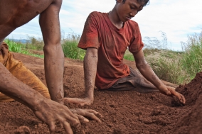 Zircondigging